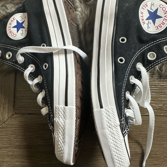 Size 8 sneakers converse worn once and washed them - Picture 1 of 4
